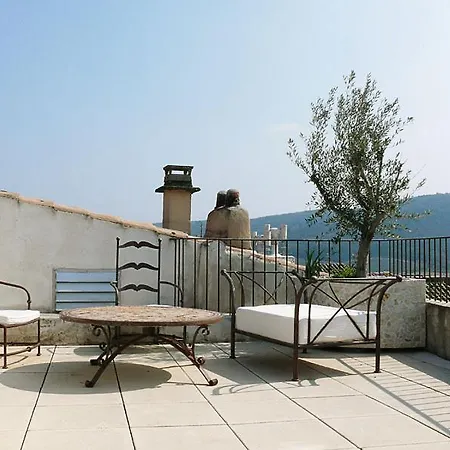 Logis Le Puy Des Sirenes Hotel
