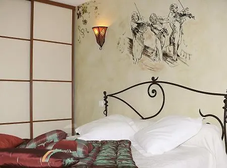 Hotel Logis Le Puy Des Sirenes Puygiron