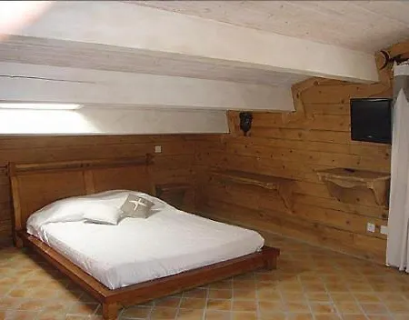 Hotel Logis Le Puy Des Sirenes *