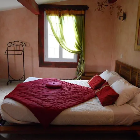 Hotel Logis Le Puy Des Sirenes Puygiron